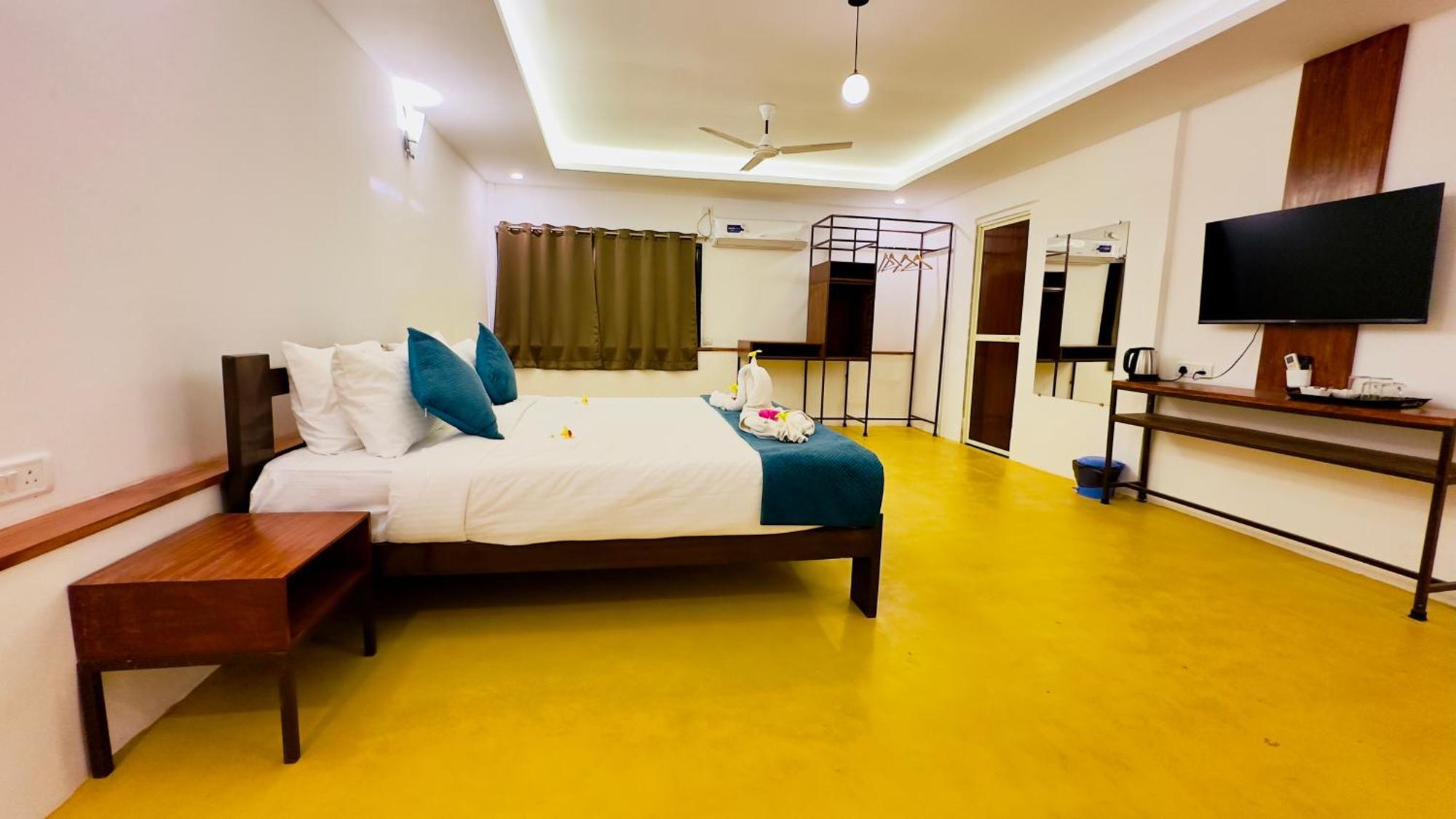 Cashew Leaf Resort, Goa Hotel