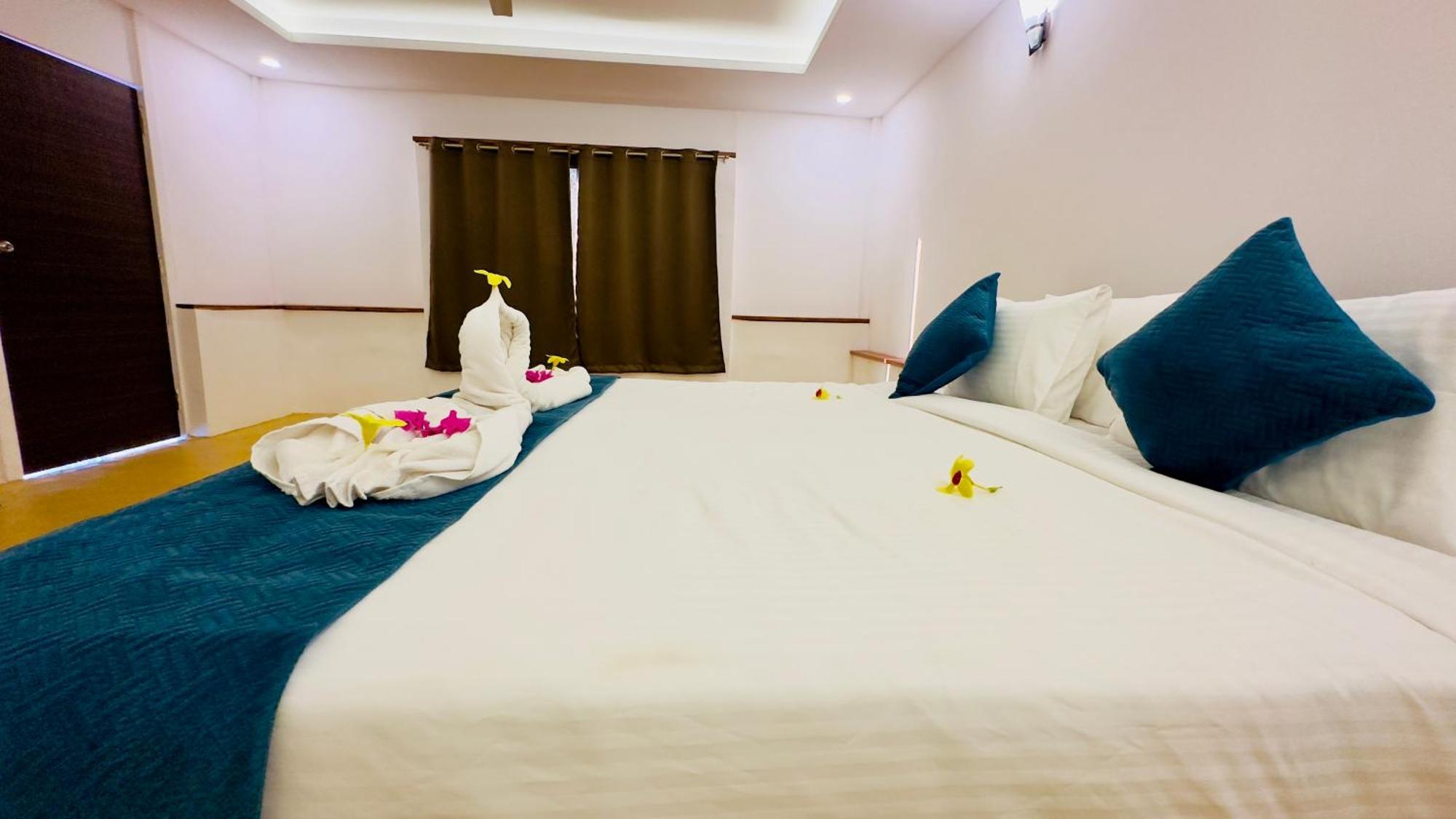 Cashew Leaf Resort, Goa Hotel Arambol