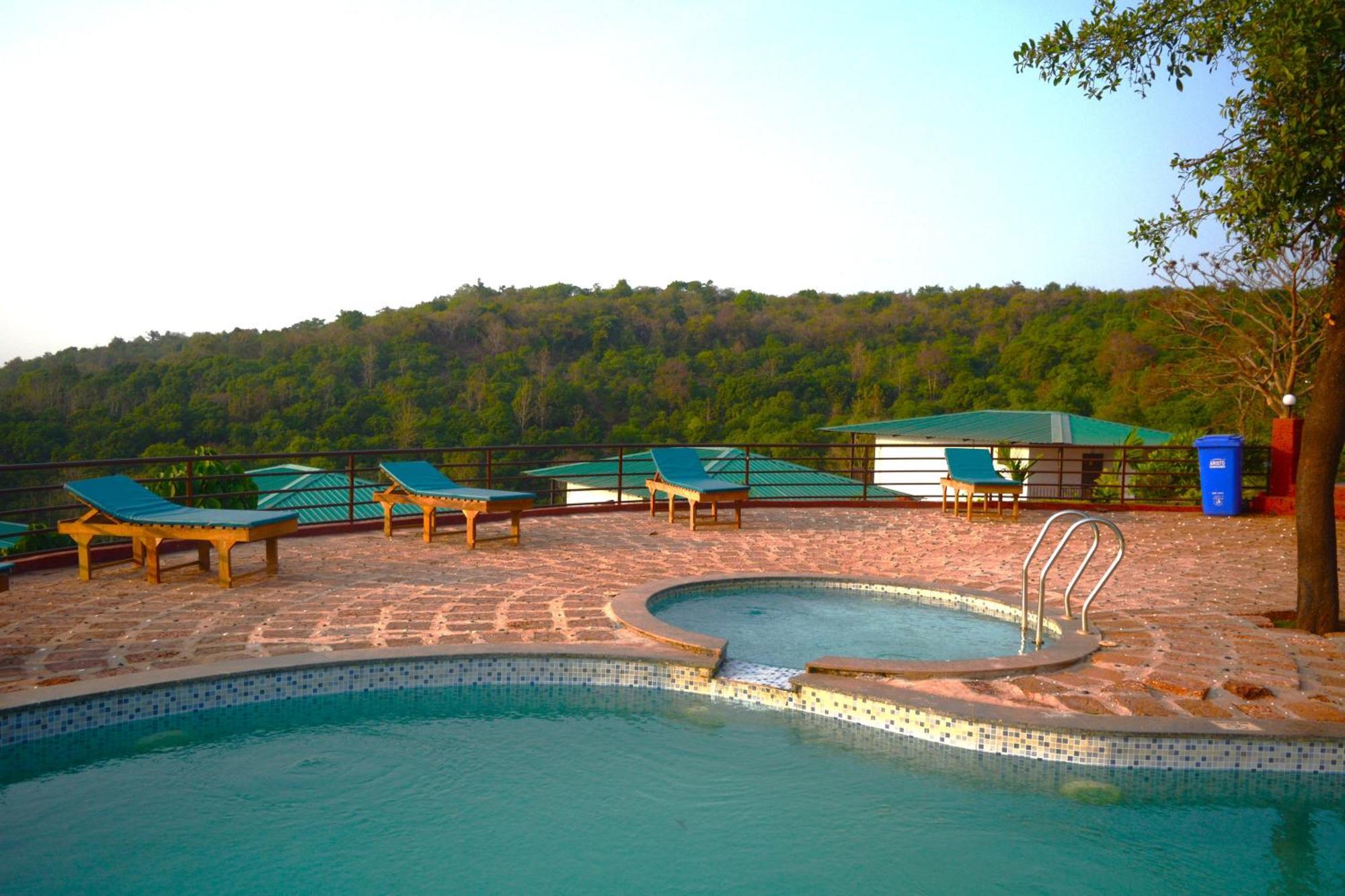 Cashew Leaf Resort, Goa 3* Arambol